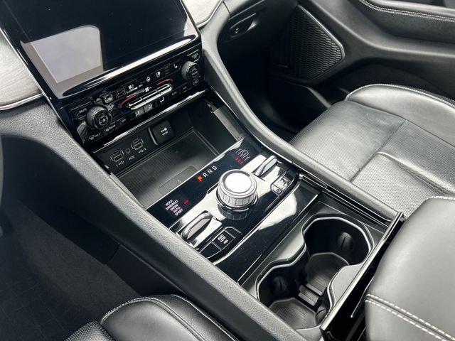 Used 2023 Jeep Grand Cherokee Overland w/ Luxury Tech Group IV AWD/4WD image 15