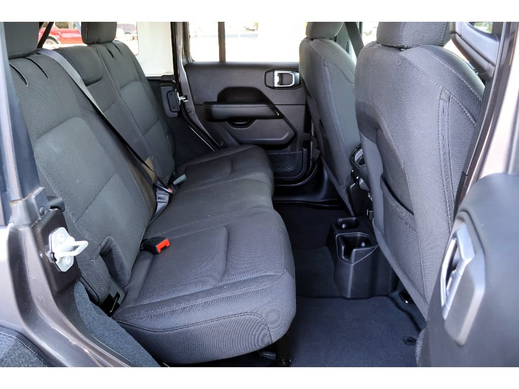Used 2023 Jeep Wrangler Unlimited Sahara AWD/4WD image 19
