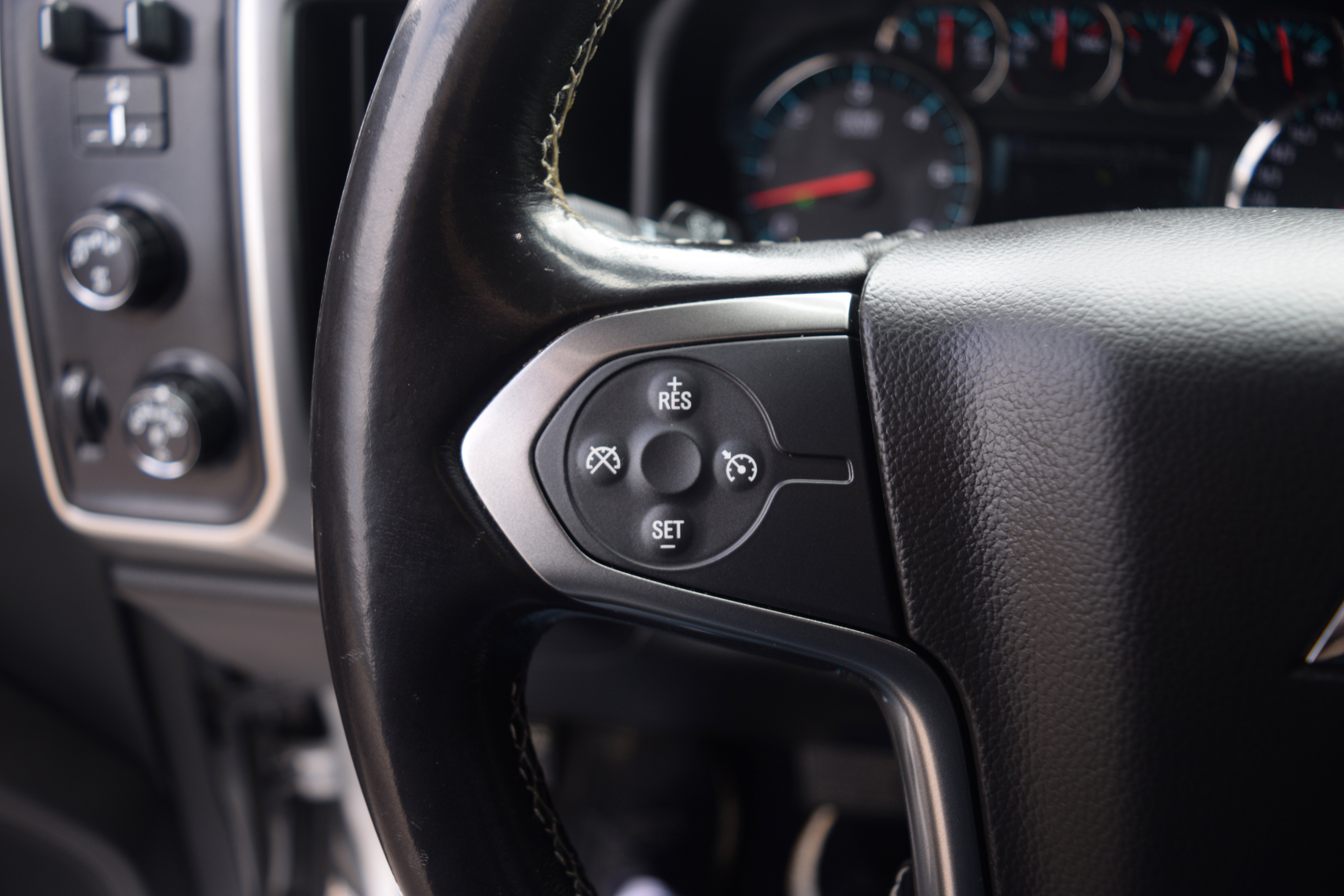 Used 2018 Chevrolet Silverado 1500 LT w/ All Star Edition AWD/4WD image 6