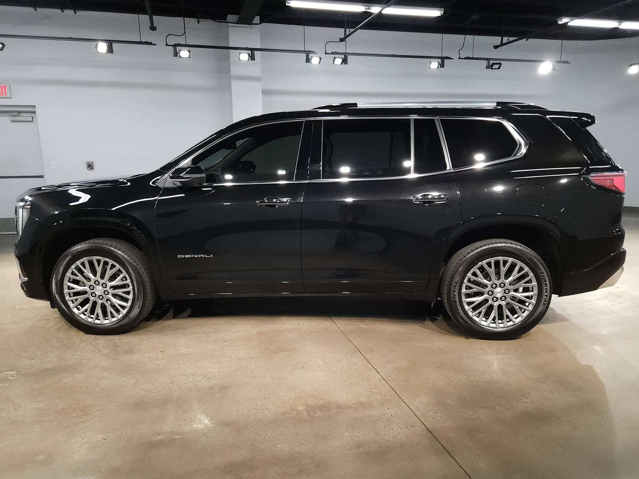 Used 2024 GMC Acadia Denali AWD/4WD image 4