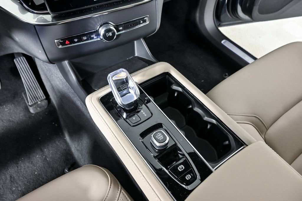 Certified 2026 Volvo XC90 B6 Plus w/ Protection Package Premier image 19