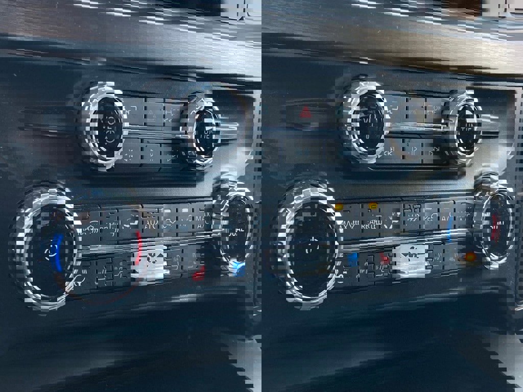 Used 2025 Ford F250 Lariat w/ Chrome Package image 26