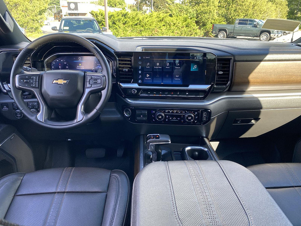 Used 2025 Chevrolet Silverado 1500 High Country AWD/4WD image 18