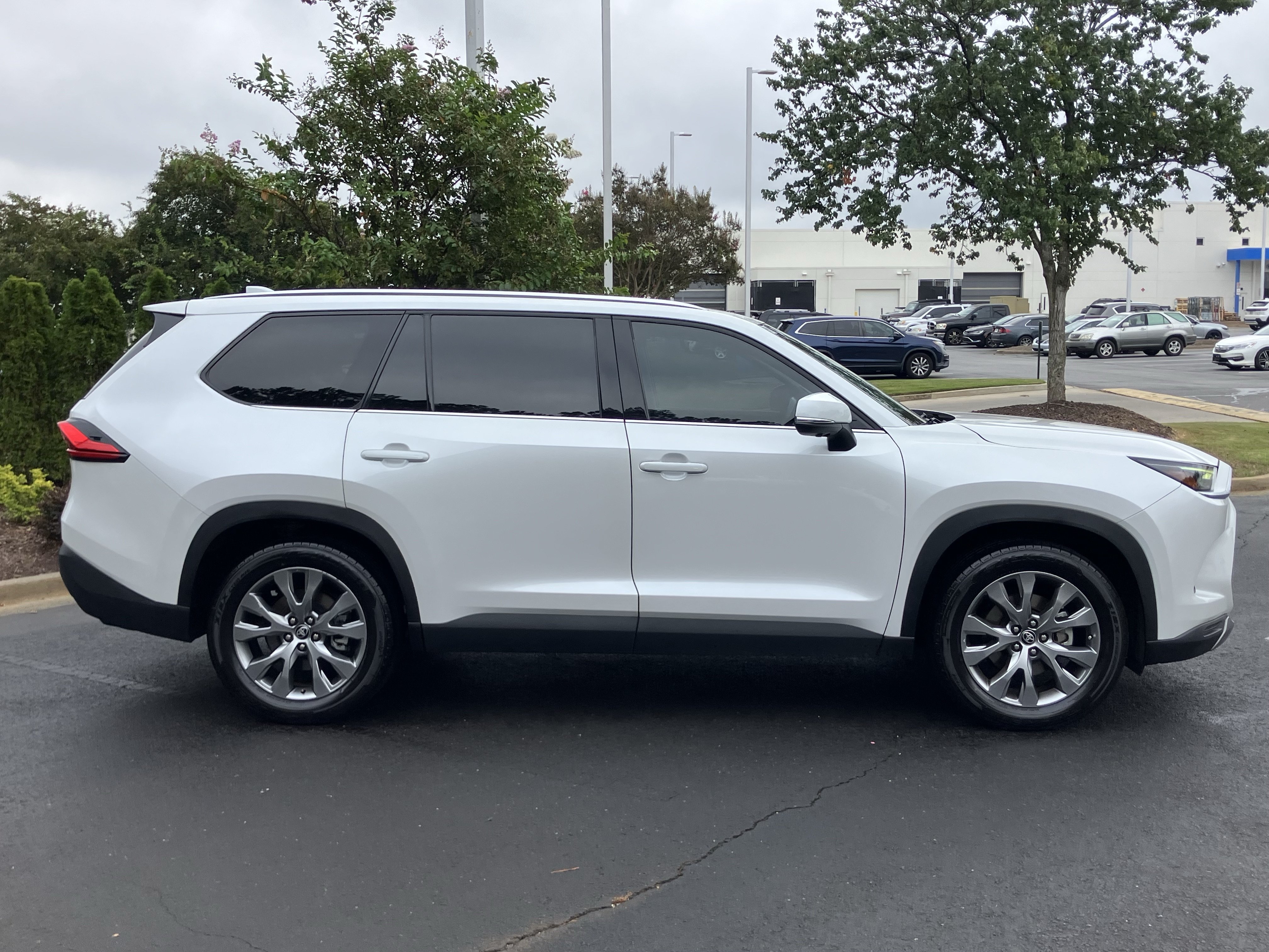 Used 2024 Toyota Grand Highlander FWD image 11