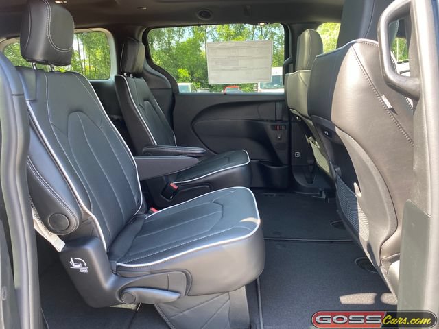 New 2027 Chrysler Pacifica Limited AWD/4WD image 8