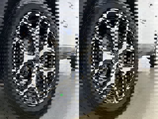 Used 2025 Jeep Compass Limited image 28