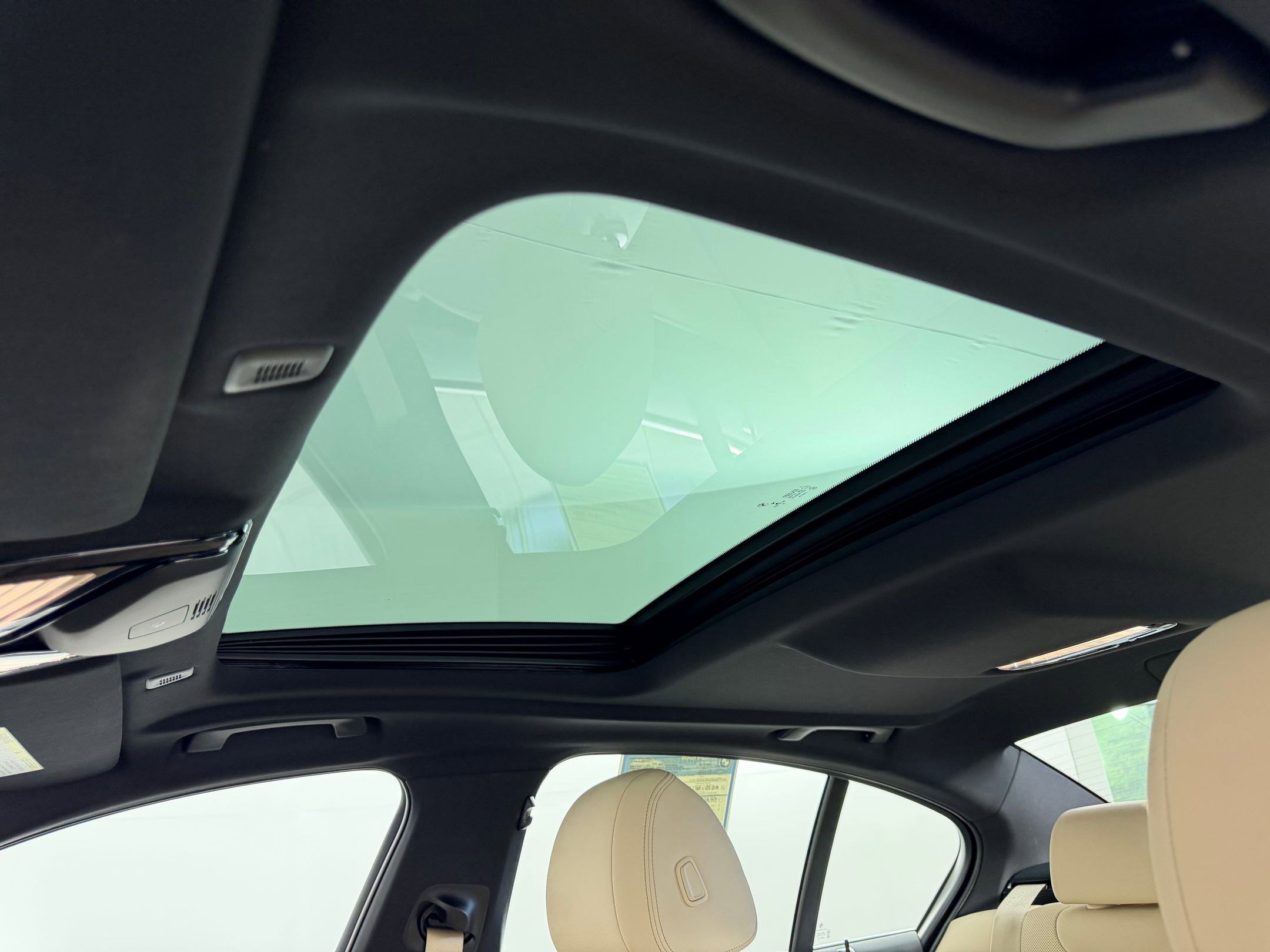 Certified 2023 BMW 530e w/ Premium Package image 14