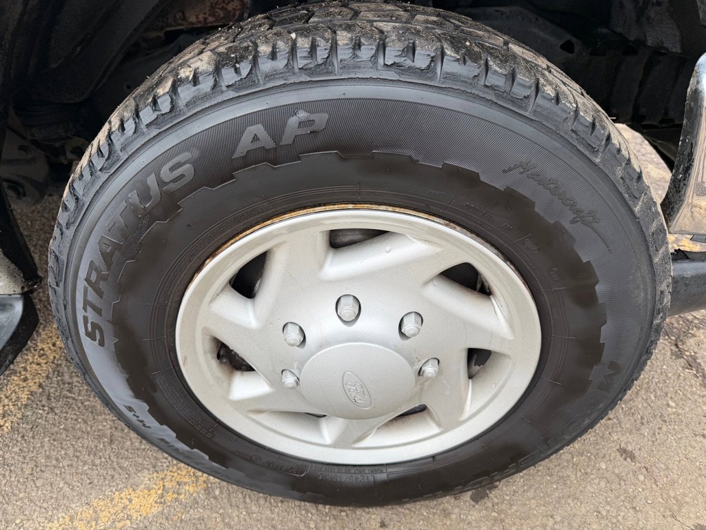 Used 2008 Ford E-350 and Econoline 350 Extended Wagon Super Duty image 17