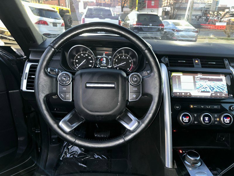 Used 2017 Land Rover Discovery HSE image 34