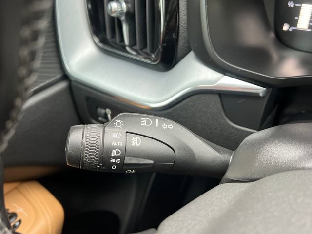 Used 2019 Volvo XC60 T6 Momentum w/ Premium Package image 31