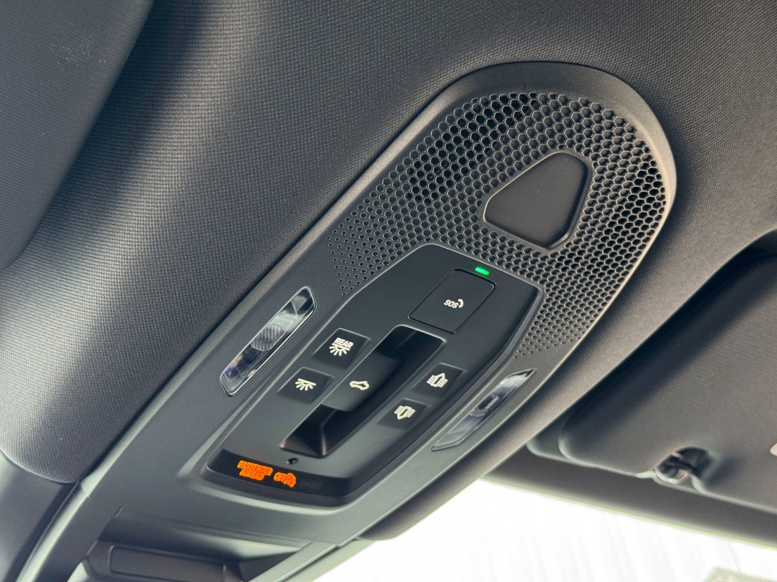 Used 2024 Porsche Cayenne w/ Premium Package image 35