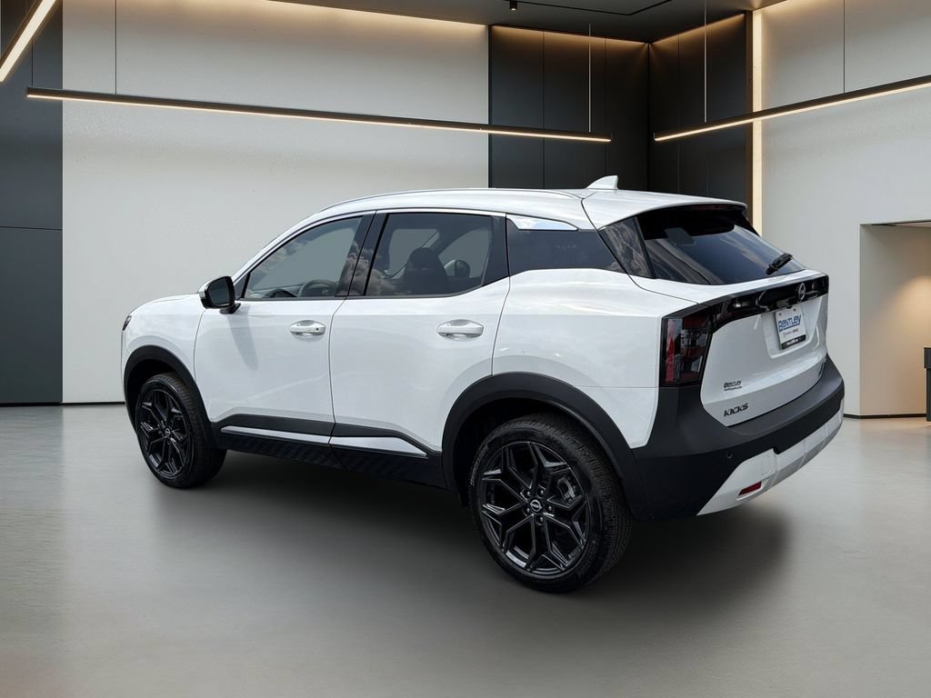 Used 2025 Nissan Kicks SR FWD image 3