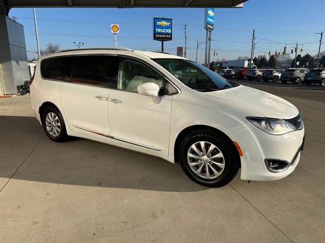 Used 2018 Chrysler Pacifica Touring-L image 3