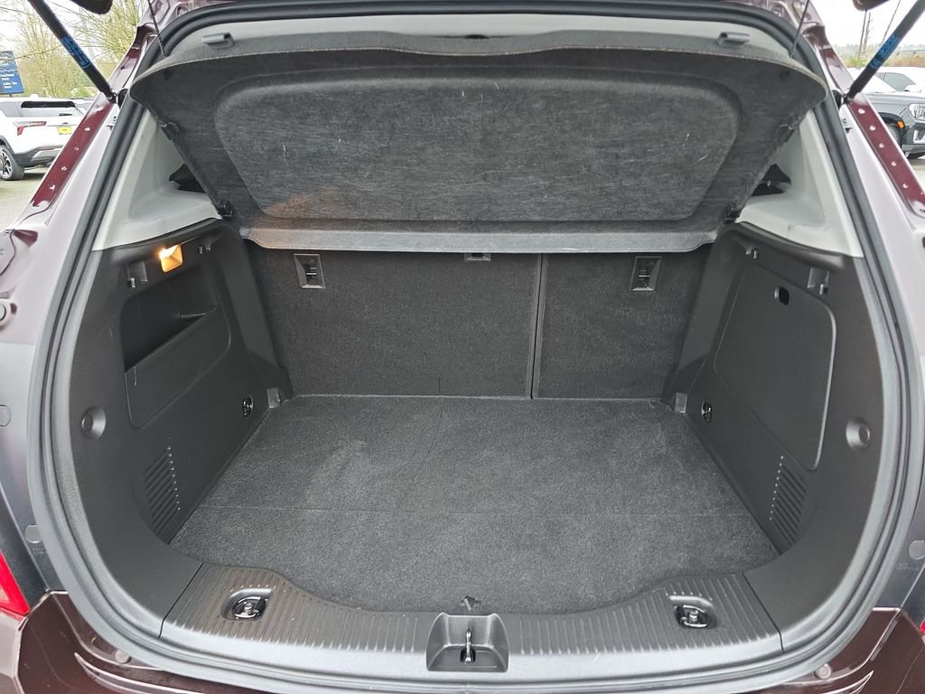 Certified 2022 Chevrolet Trax LT w/ LT Convenience Package image 27