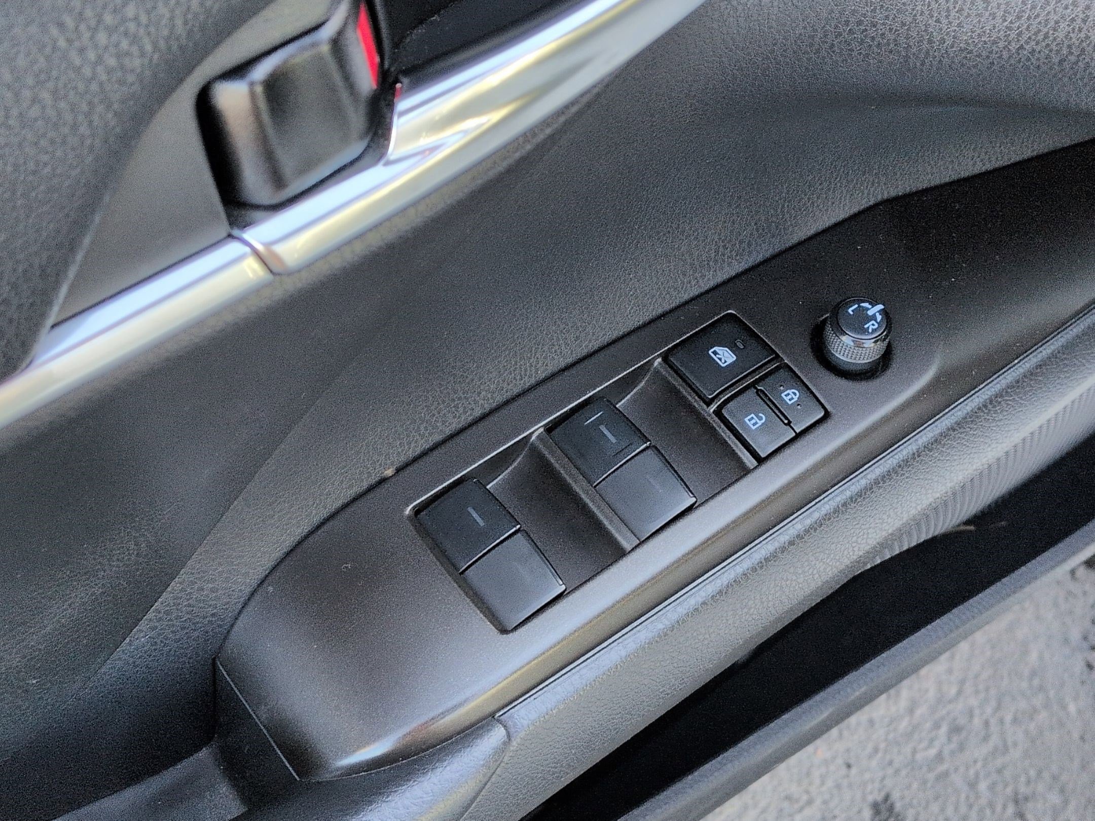 Used 2023 Toyota Camry SE image 15