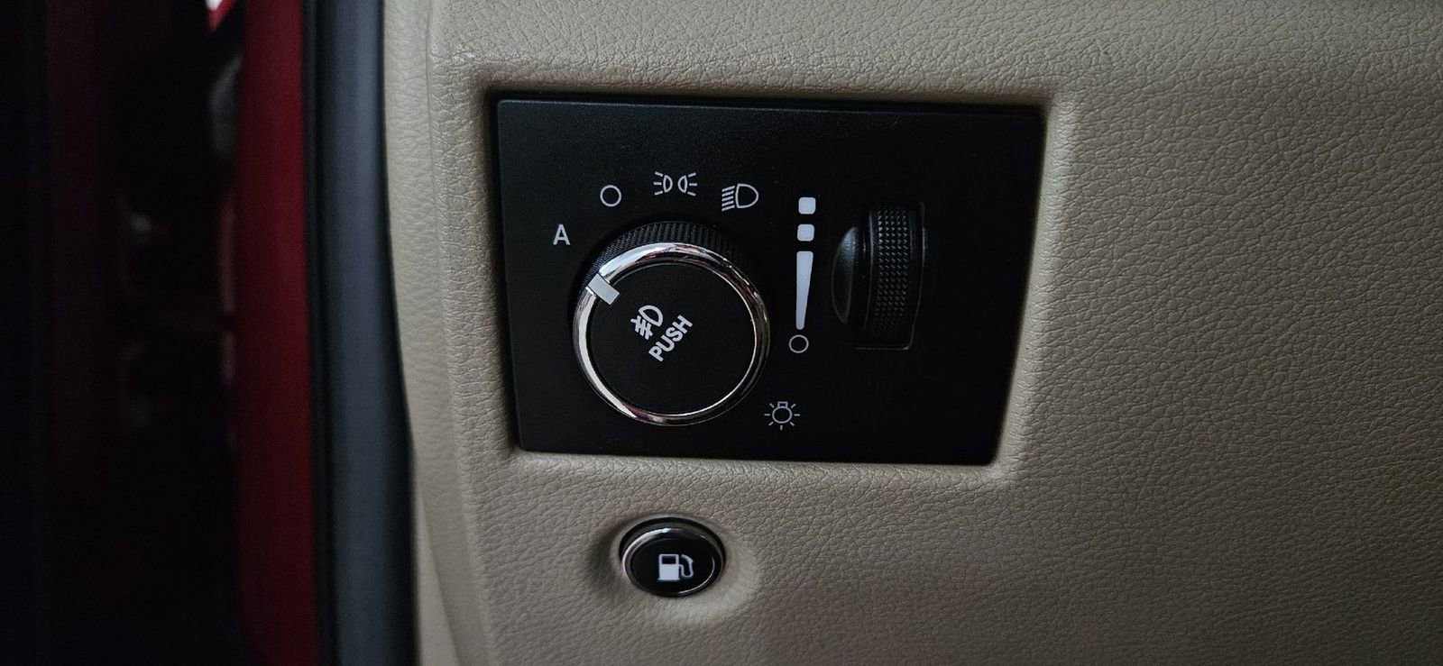 Used 2014 Jeep Grand Cherokee Limited image 15