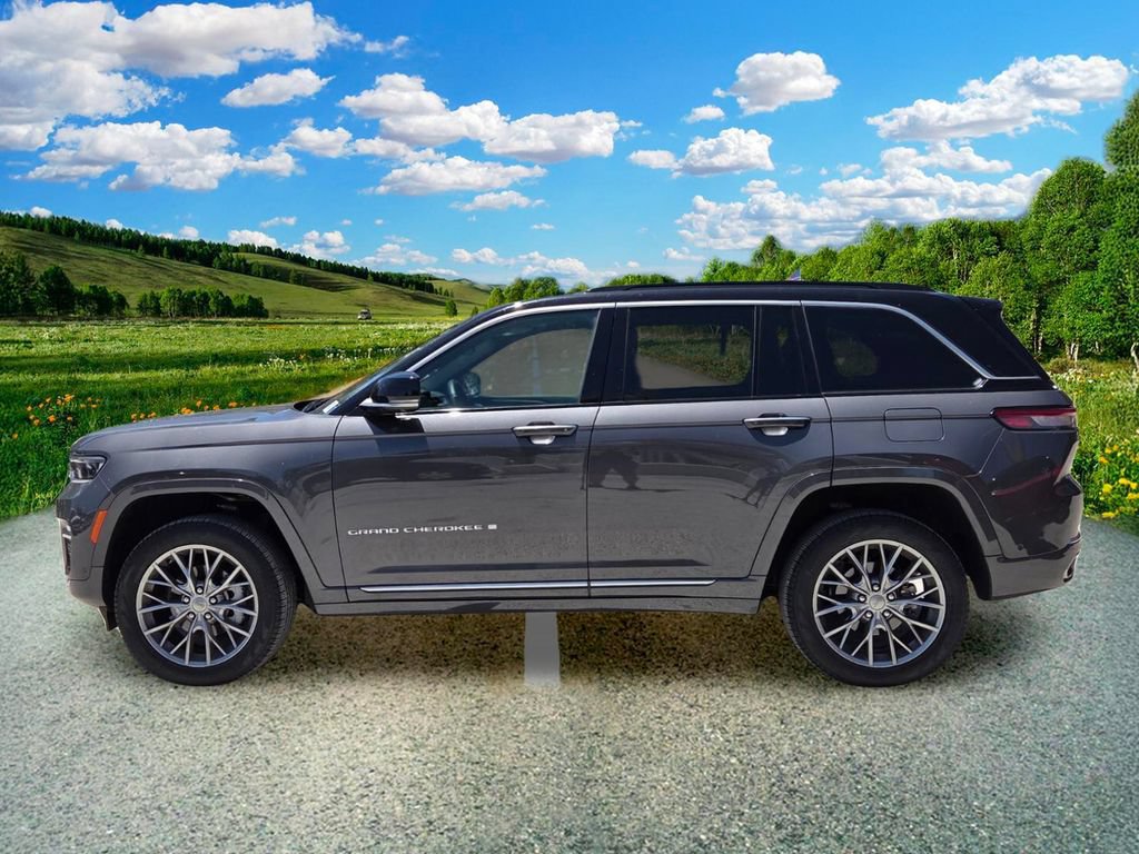 Used 2025 Jeep Grand Cherokee Summit AWD/4WD image 3