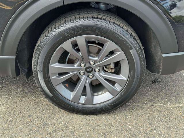 Used 2023 Ford Explorer XLT w/ Equipment Group 202A AWD/4WD image 11