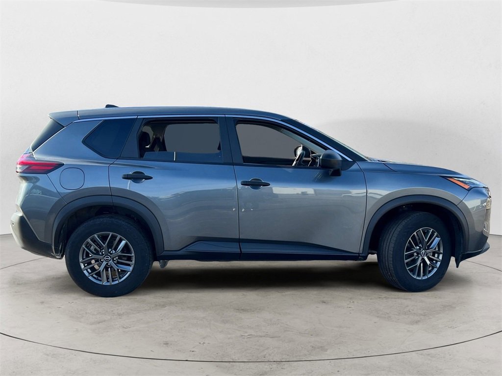 Used 2023 Nissan Rogue S image 2