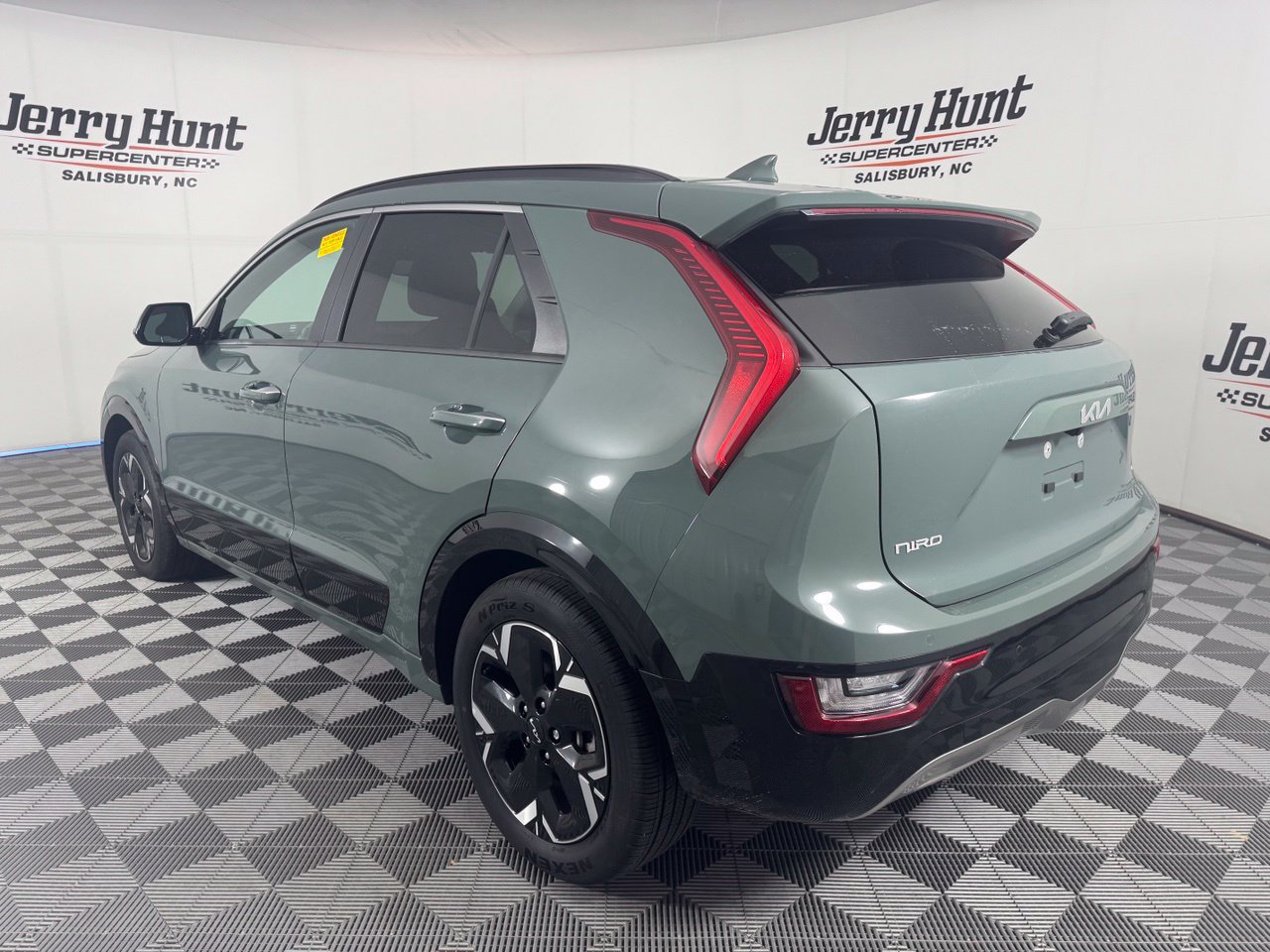 Used 2023 Kia Niro Wave w/ Wave Preserve Package FWD image 8