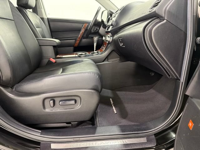 Used 2013 Toyota Highlander Limited AWD/4WD image 20