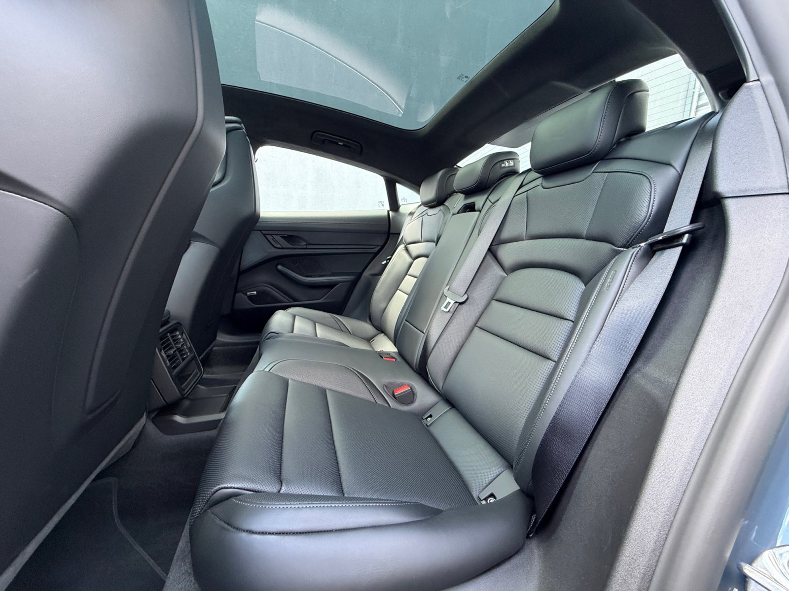 New 2026 Porsche Taycan GTS AWD/4WD image 18