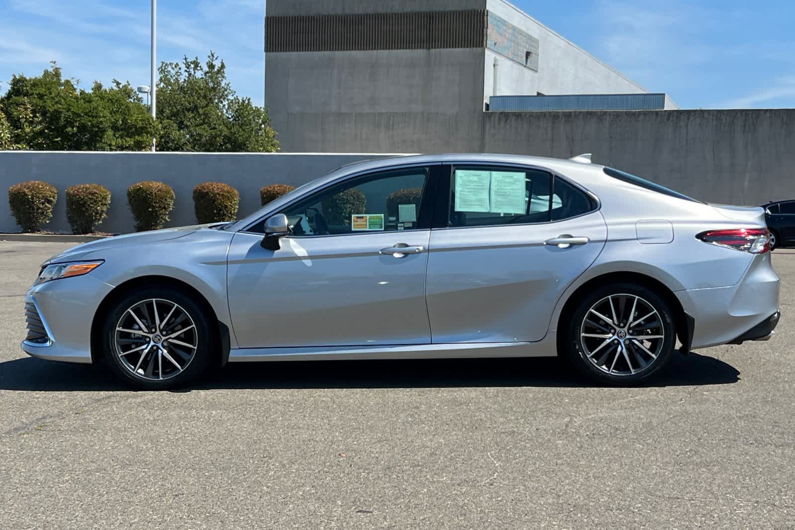Used 2023 Toyota Camry XLE w/ Navigation Package FWD image 9