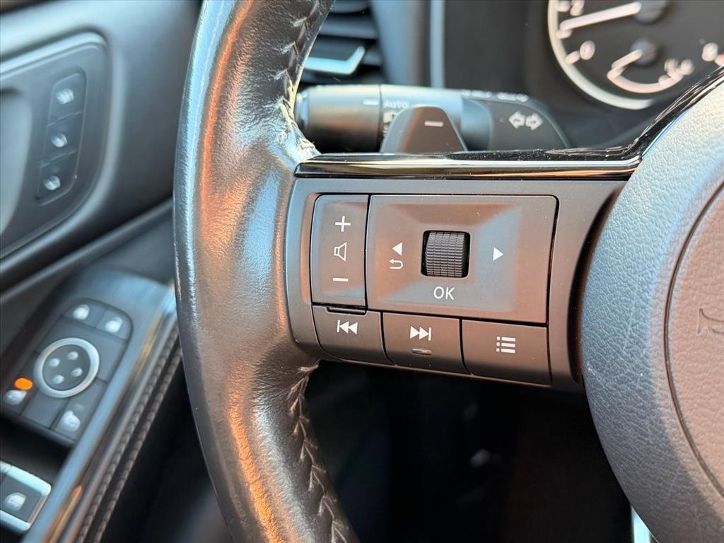 Used 2023 Nissan Rogue SL w/ SL Premium Package image 17