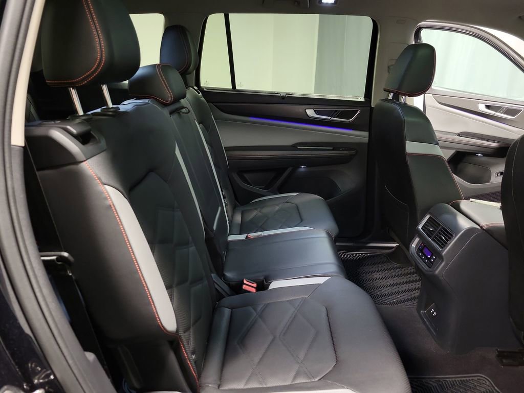 Used 2024 Volkswagen Atlas Peak Edition SE AWD/4WD image 21