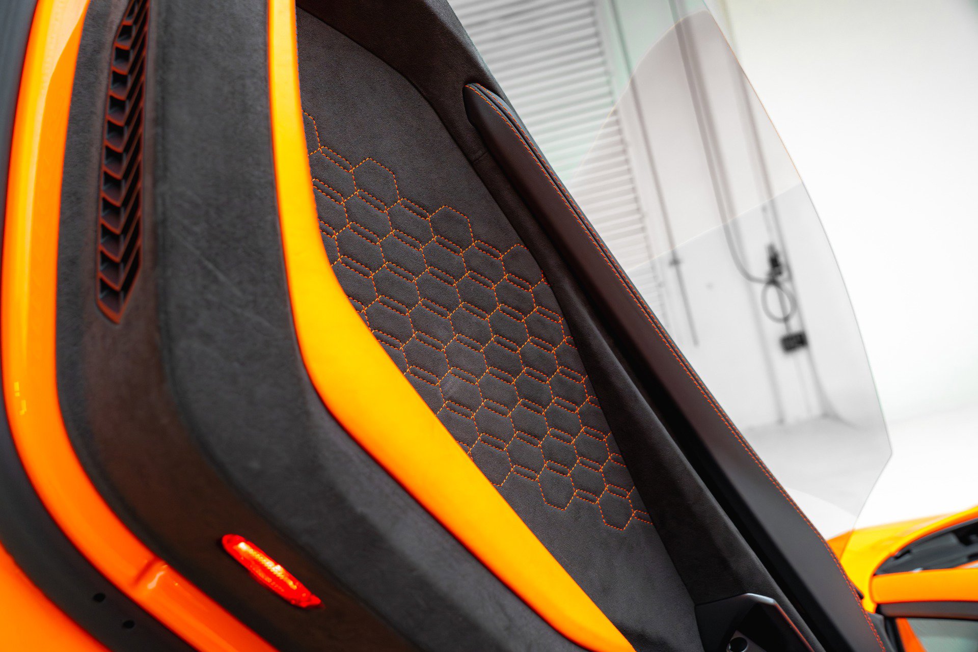 Used 2024 Lamborghini Revuelto AWD/4WD image 40