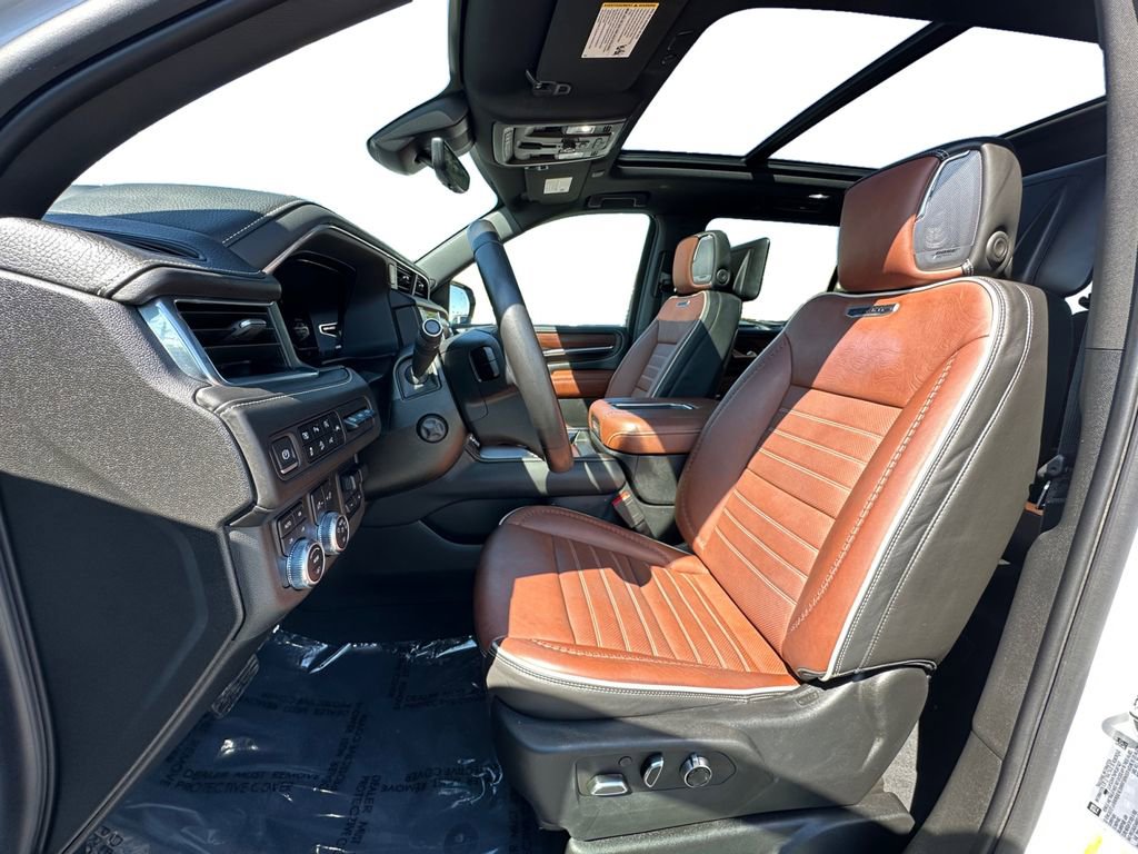 Used 2023 GMC Yukon XL Denali Ultimate image 9