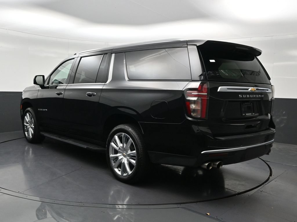 Used 2023 Chevrolet Suburban High Country RWD image 3