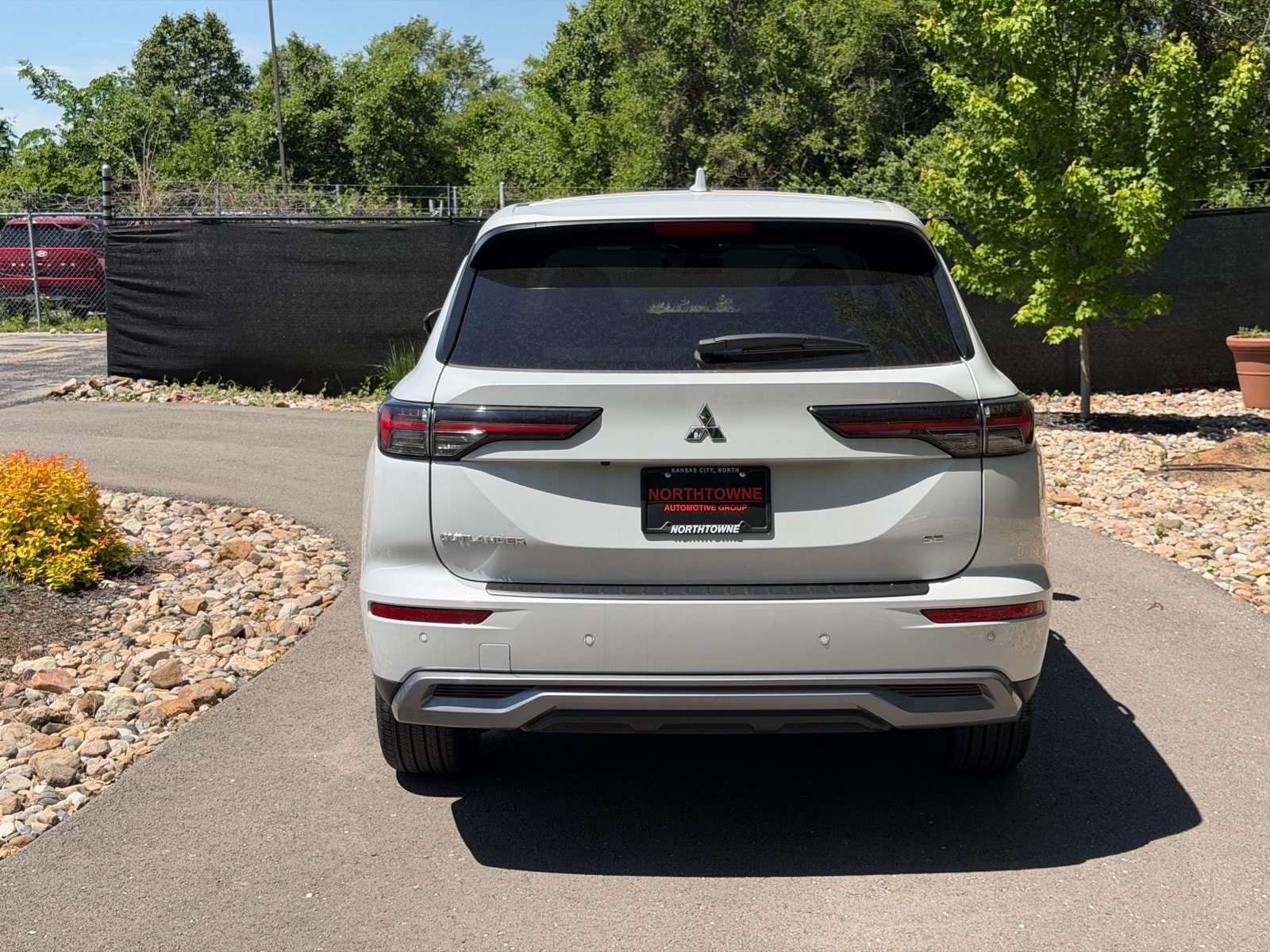 New 2026 Mitsubishi Outlander SE FWD image 4