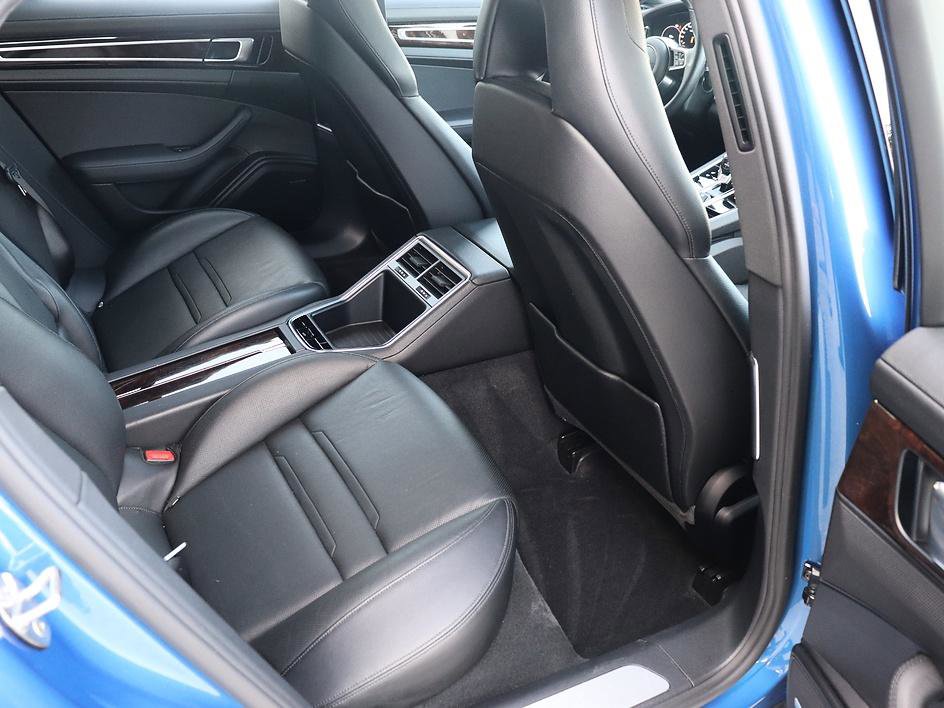 Used 2017 Porsche Panamera 4 image 18