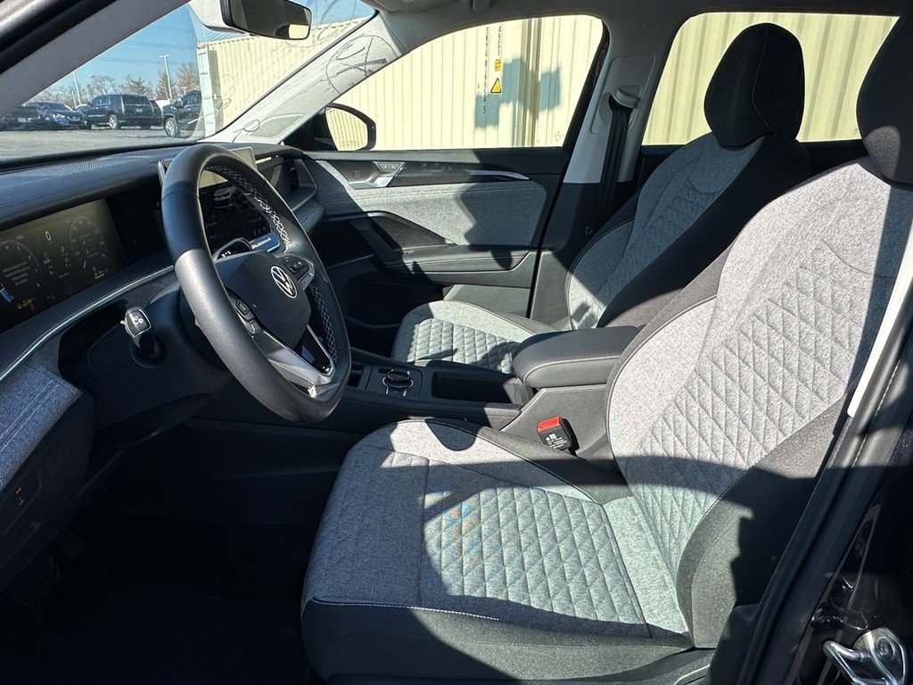 Used 2025 Volkswagen Tiguan S image 18