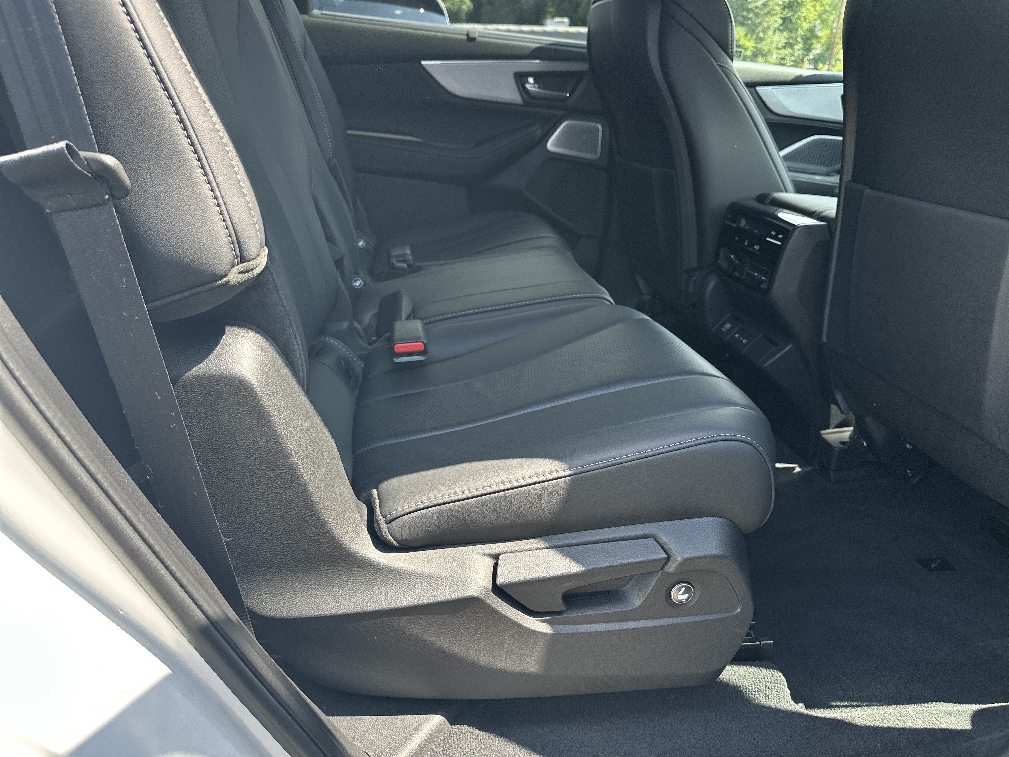 Certified 2026 Acura MDX w/ Technology Package FWD image 17