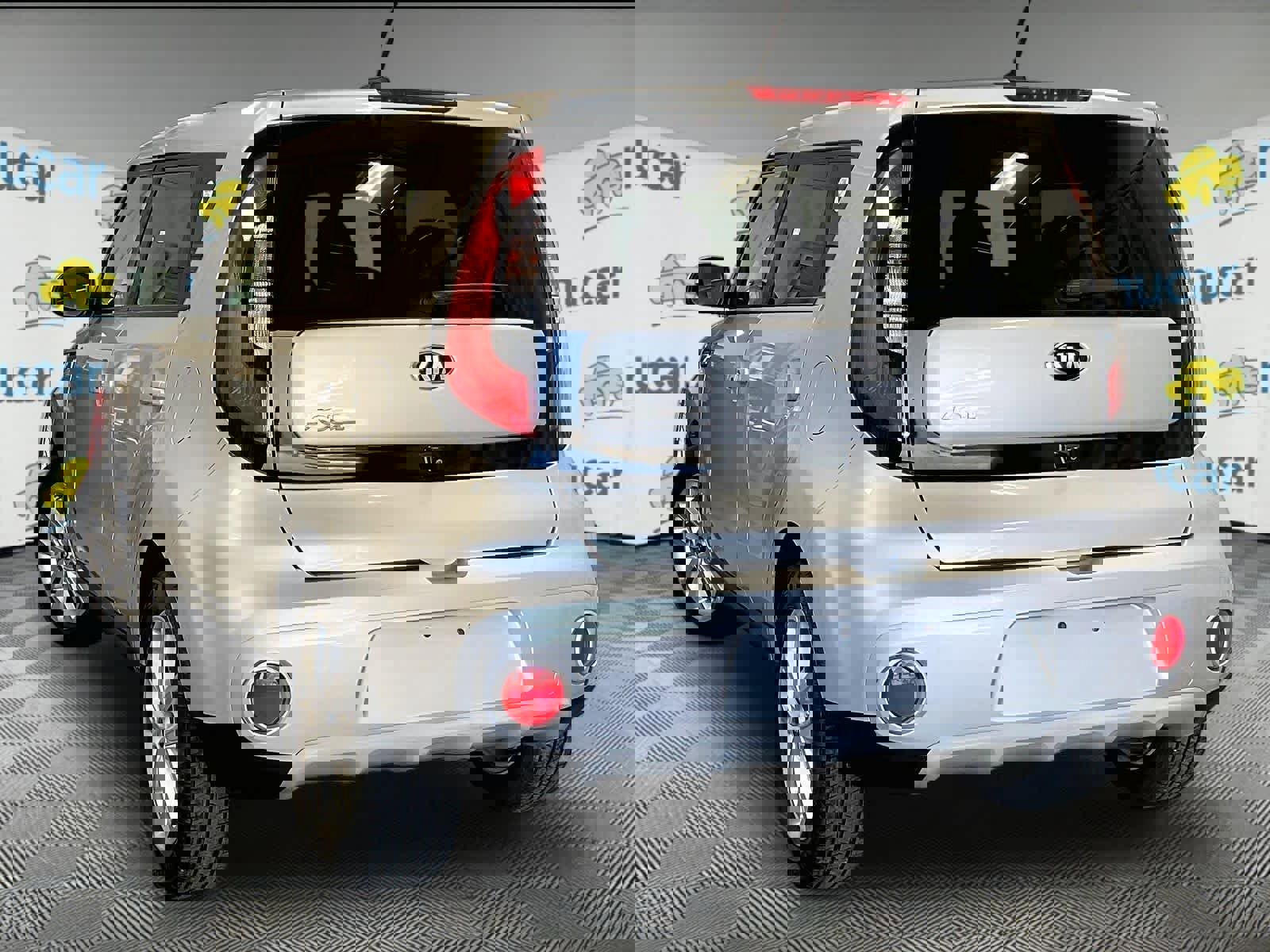 Used 2019 Kia Soul + w/ Audio Package FWD image 4