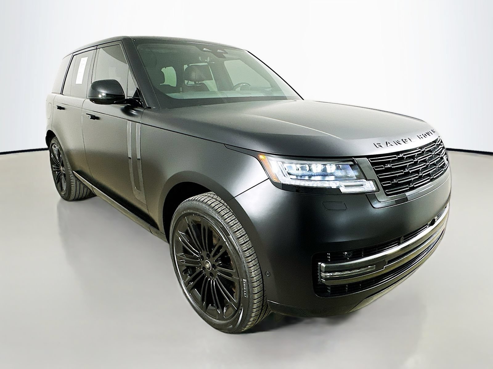 Used 2025 Land Rover Range Rover SE AWD/4WD image 3