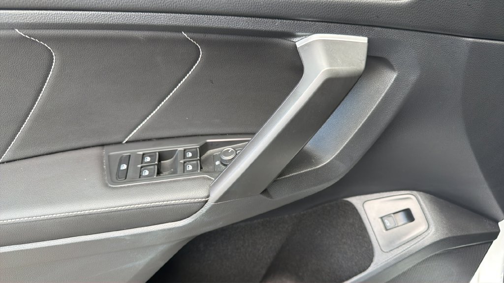 Used 2024 Volkswagen Tiguan SE FWD image 22