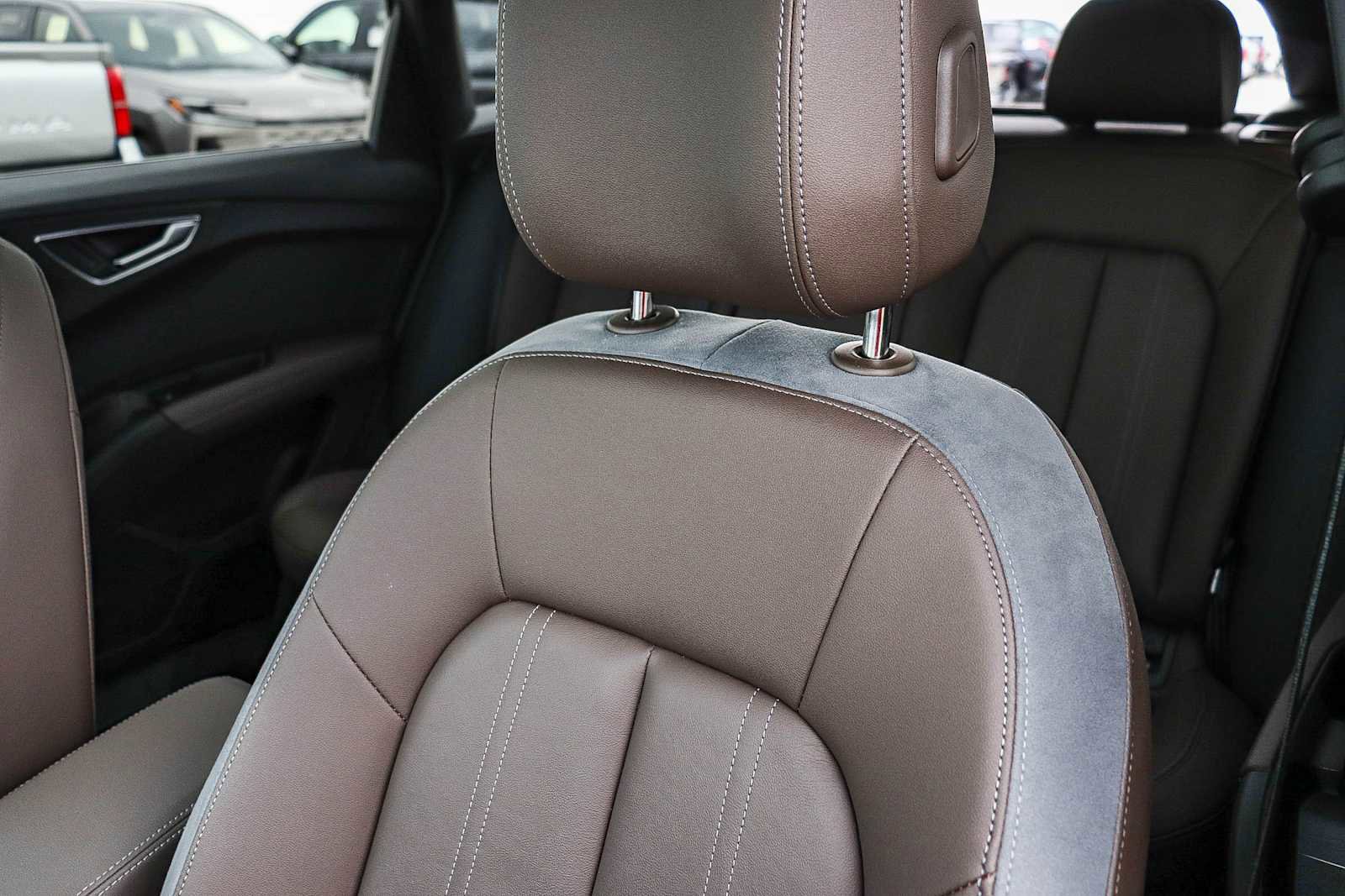 Used 2023 Audi Q4 e-tron Prestige image 35