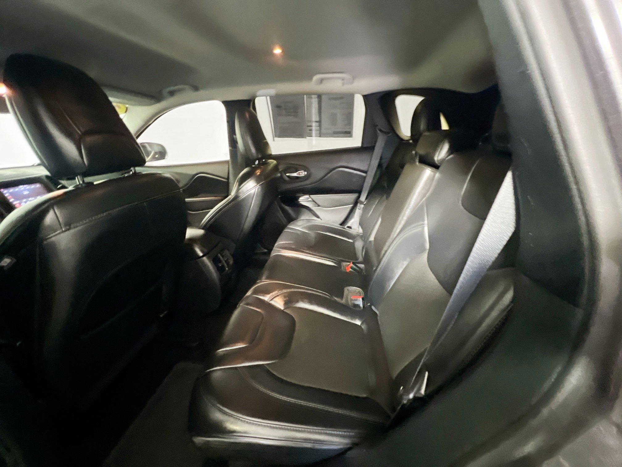 Used 2020 Jeep Cherokee Latitude Plus image 29