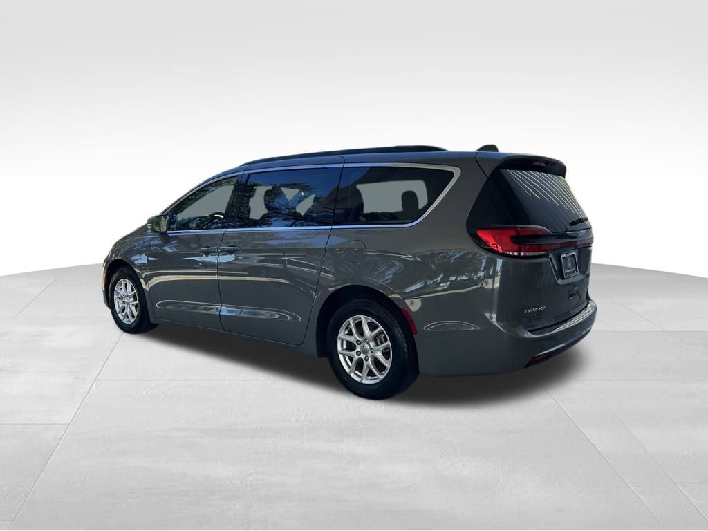 Used 2022 Chrysler Pacifica Touring-L image 3