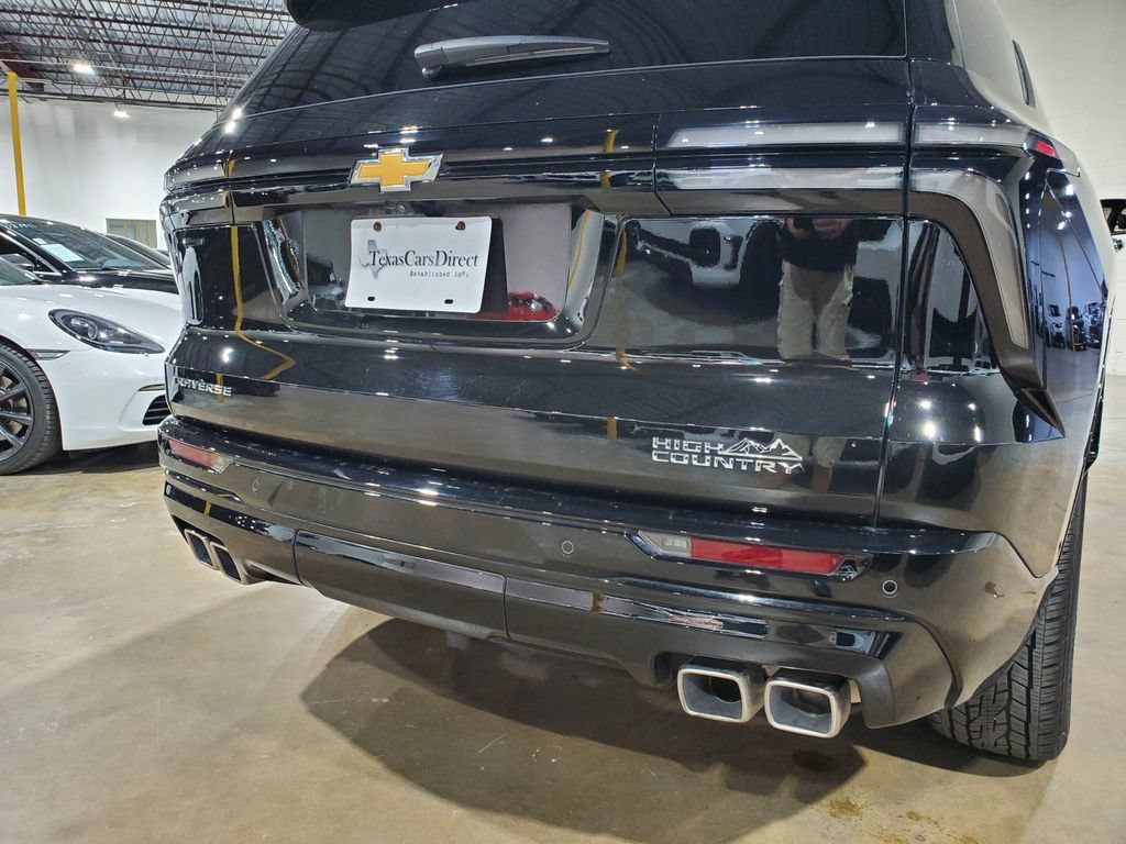 Used 2025 Chevrolet Traverse High Country FWD image 45