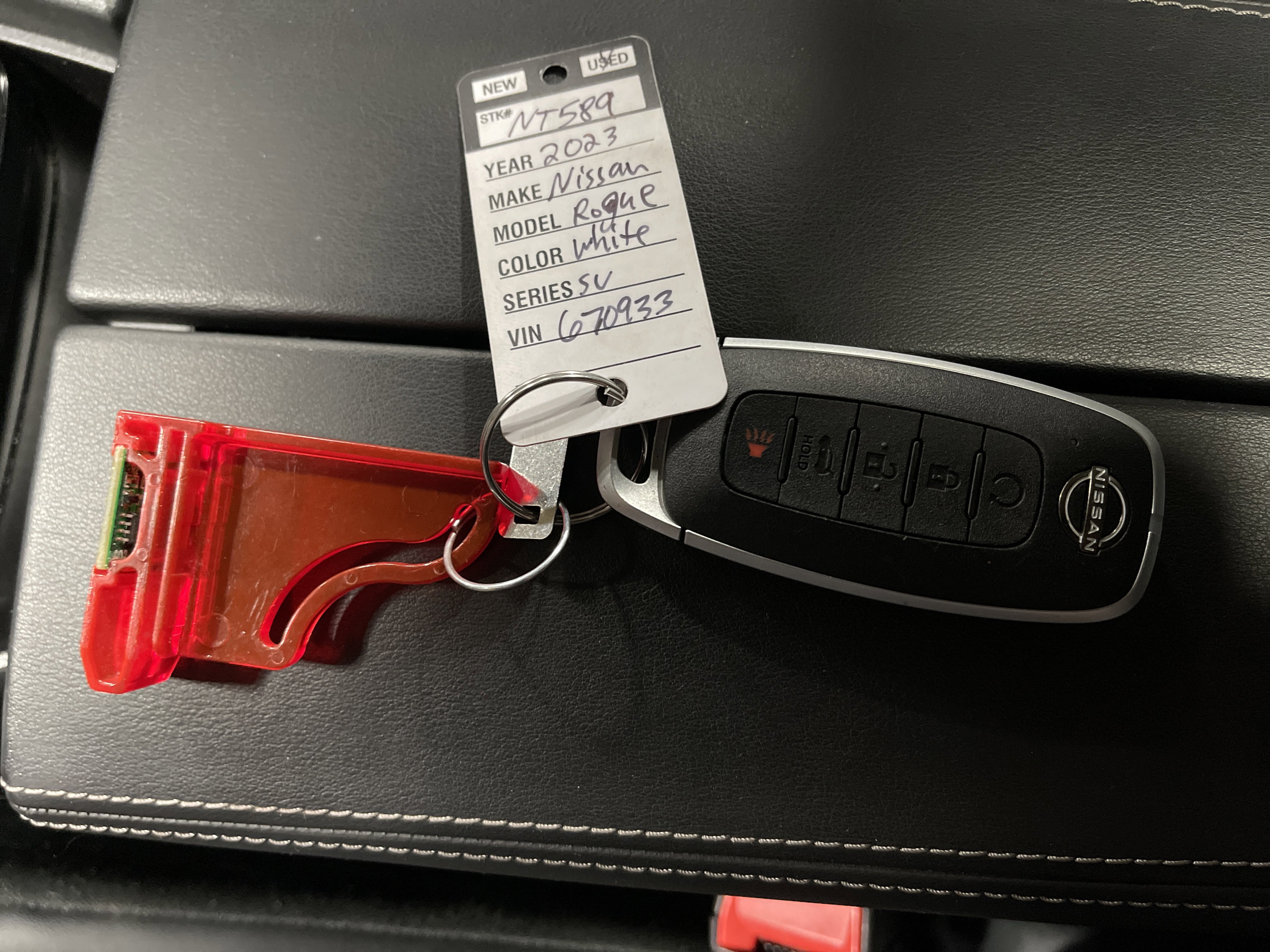 Used 2023 Nissan Rogue SV w/ SV Premium Package image 27