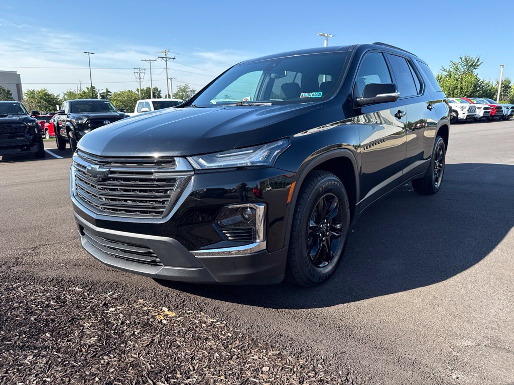 Used 2023 Chevrolet Traverse LT w/ Midnight/Sport Edition AWD/4WD image 2