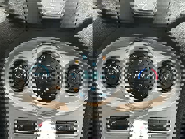 Used 2015 Ford Fiesta SE image 11