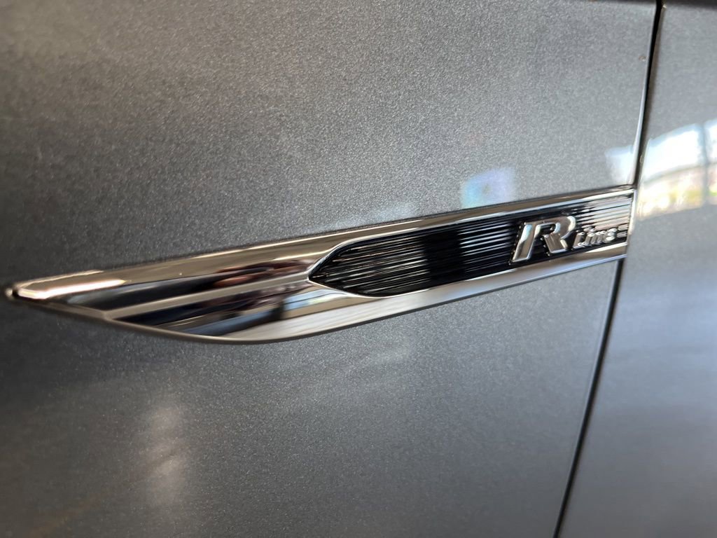 Used 2017 Volkswagen Passat 1.8T R-Line image 4