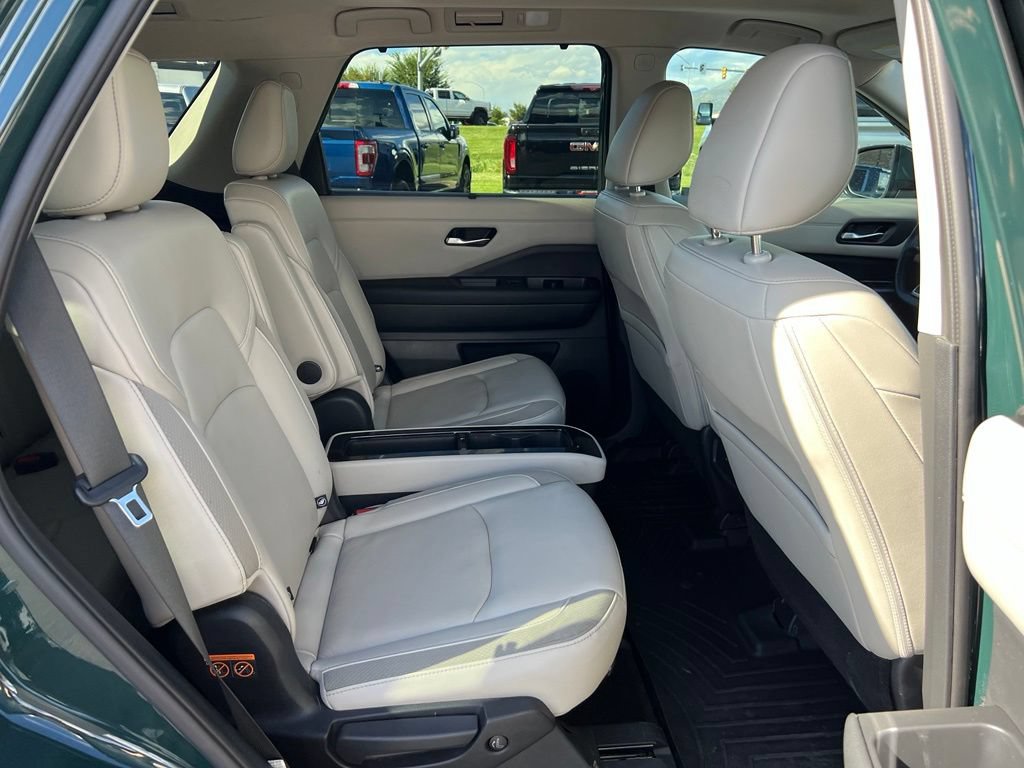Used 2023 Nissan Pathfinder SL w/ SL Premium Package FWD image 23