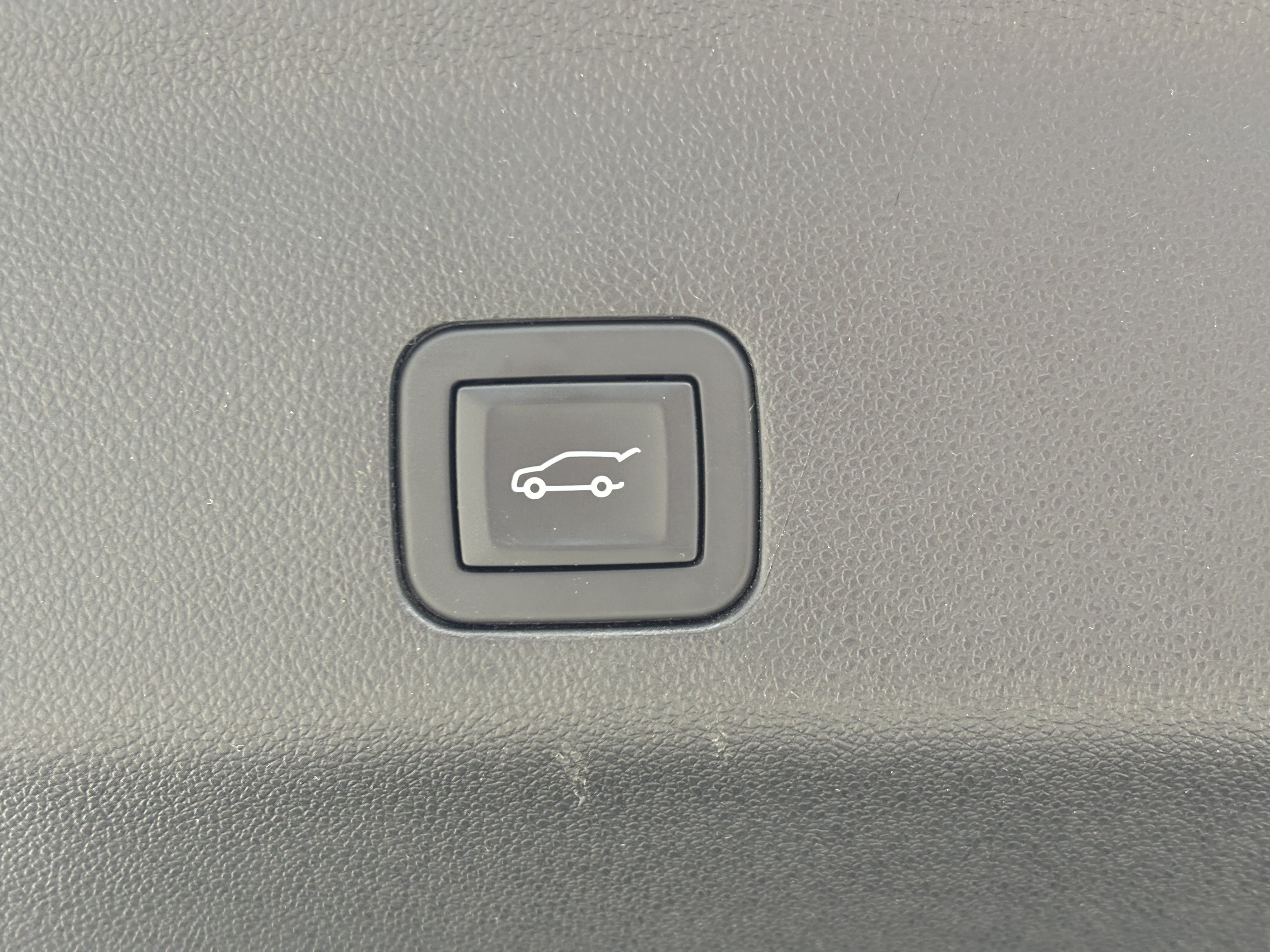 Used 2025 GMC Yukon XL Denali AWD/4WD image 11