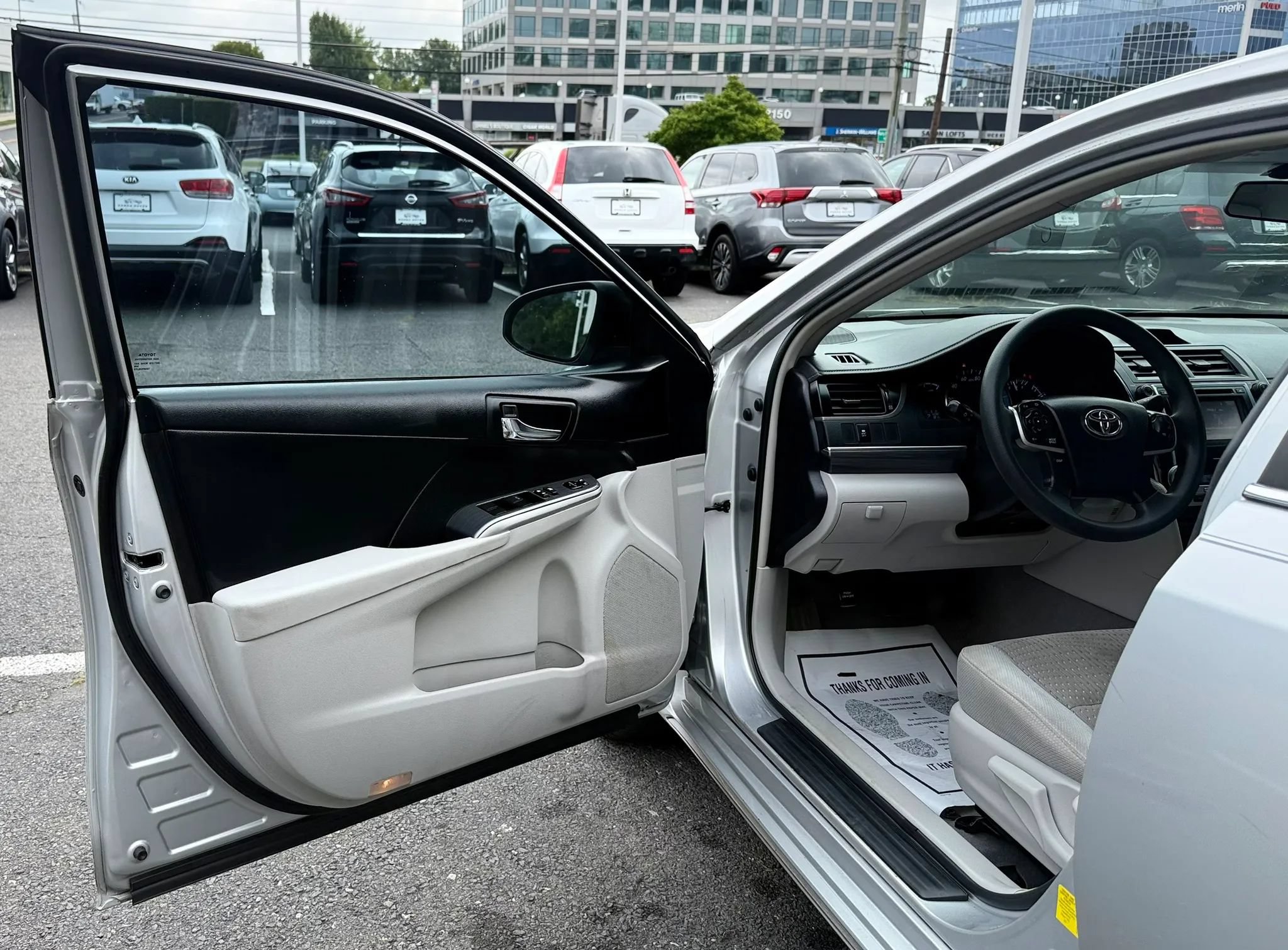 Used 2014 Toyota Camry LE FWD image 9